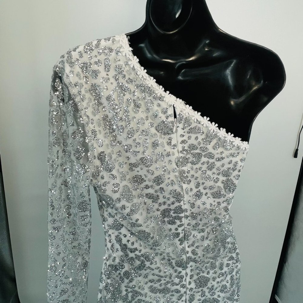 One Shoulder Top - Picture 3 of 11